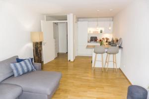 Central - Modern - Chic
