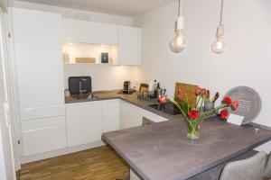 Central - Modern - Chic
