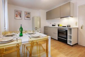 Central, modern city apartment
