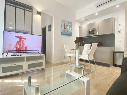 Central Modern Flat Lamartine