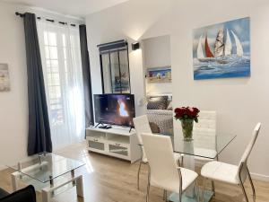 Central Modern Flat Lamartine