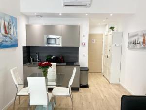 Central Modern Flat Lamartine