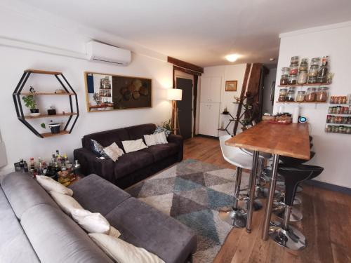 Central & nice ! 3 bedrooms, 2 bathrooms