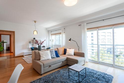 Central Orient Residence - Modern, spacious and sunny! By the river!