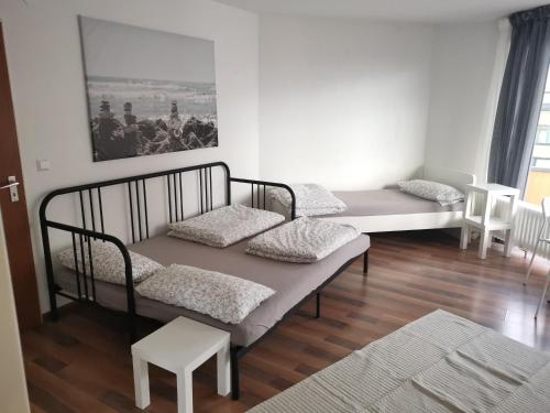 Central Studio Apartment mit Balkon