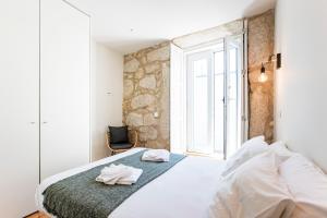 Central Studio w/ Pool, AC & Patio by LovelyStay