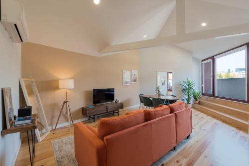Central Superb Flat w/ AC & Balcony by LovelyStay