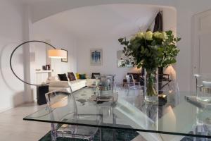 Appartement Centrally located modern 2 Bed apartment in Cannes with aircon and high ceilings and modern design 696 32 rue Hoche 06400 Cannes Provence-Alpes-Côte d\'Azur