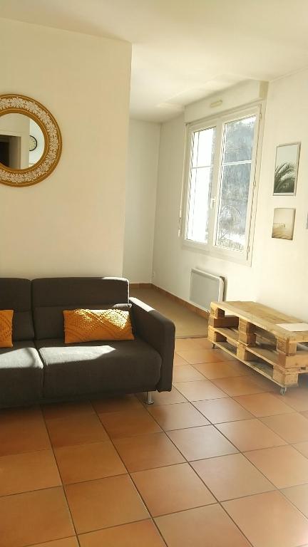 Appartement Centre CAHORS - Vue imprenable sur le PONT VALENTRE - Au bord de la rivière APT 6, 64 rue de la glaciere 46000 Cahors