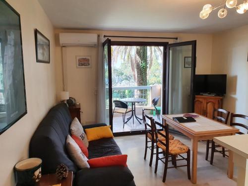 Centre Cannes beau deux pièces près de tout à pied