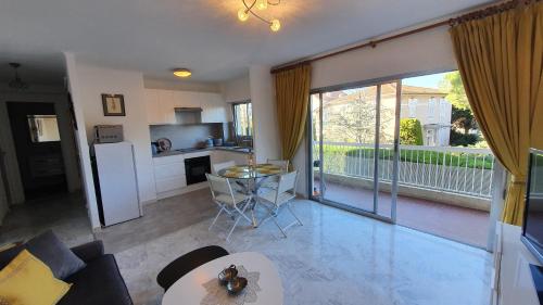 Centre Cannes gd 2p terrasse parking 10mn palais plage