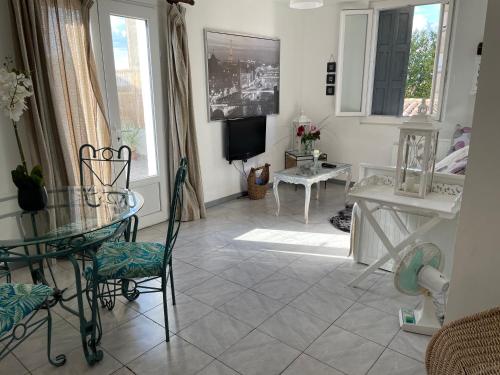 Centre Carcassonne apartment with private sunny terrace