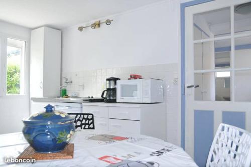 CENTRE CHATELAILLON GRAND T2** AVEC COUR 100mPLAGE