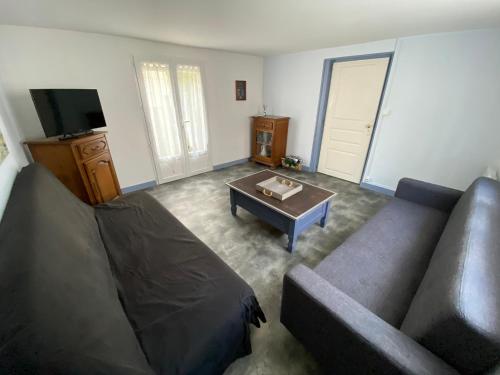 CENTRE CHATELAILLON GRAND T2** AVEC COUR 100mPLAGE