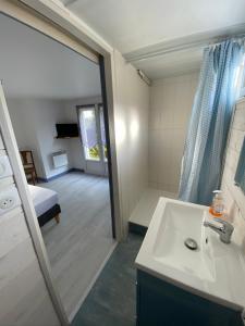 CENTRE CHATELAILLON GRAND T2** AVEC COUR 100mPLAGE