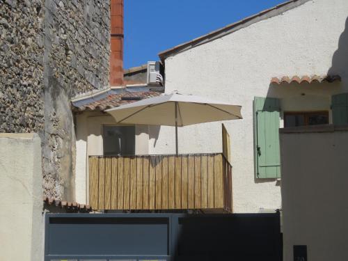 Appartement centre historique avec Terrasse au porte de la Camargue Saint-Gilles france