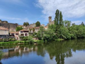 Appartement Centre historique de Clisson avec Spa Intérieur Venelle du Chapeau Rouge 44190 Clisson Pays de la Loire