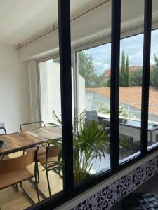 Centre-ville au calme grand T2 avec terrasse