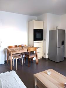 Appartement Centre Ville Juan Les Pins , 100m des plages, 70m de la gare de Juan Les Pins 18 Rue du Printemps 06160 Antibes Provence-Alpes-Côte d\'Azur