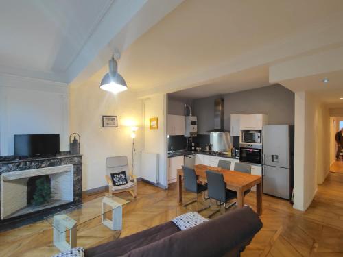 Appartement Appartement centre-ville pour séjour et cure 24 Place de Strasbourg Bagnères-de-Bigorre