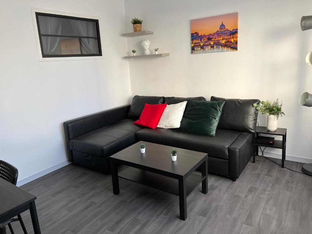 Appartement CENTRE VILLE - WIFI FIBRE GRATUIT - JERGWELOH - LE ROMAIN 18 Rue du Clos Herbert 14000 Caen