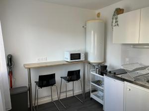 Appartement CENTRE VILLE - WIFI FIBRE GRATUIT - JERGWELOH - LE ROMAIN 18 Rue du Clos Herbert 14000 Caen Normandie