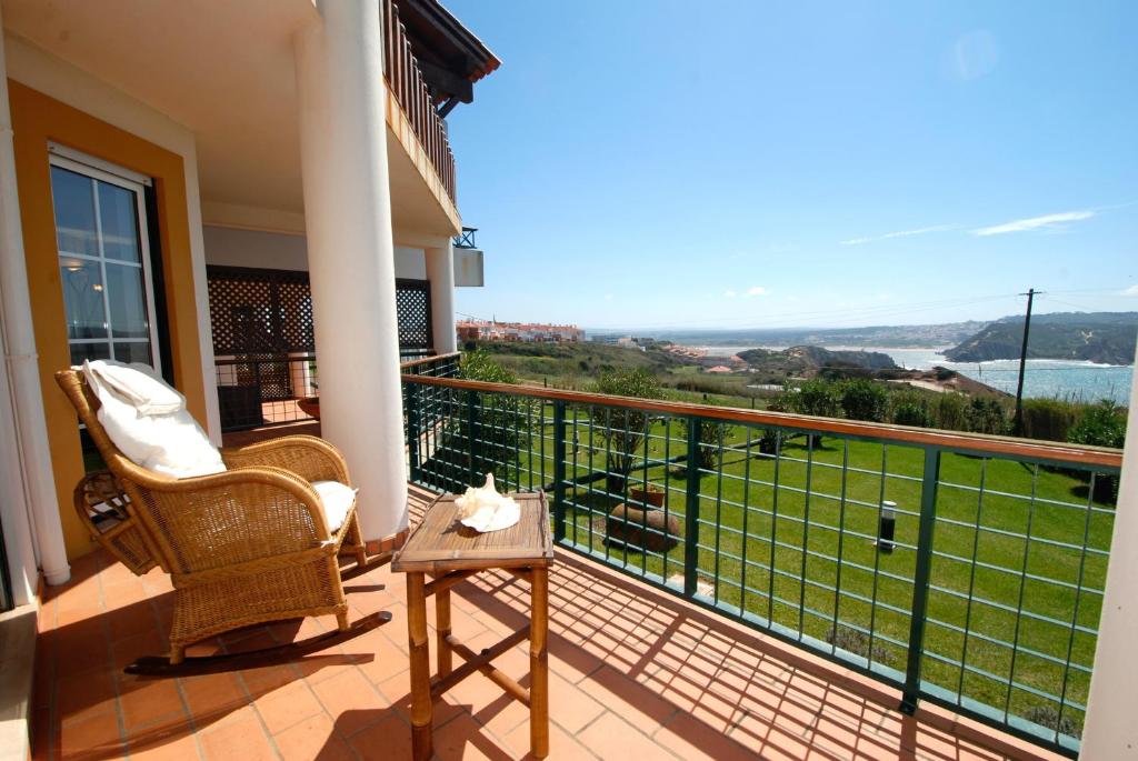 Appartement Cereja - 3 bedroom apartment in great complex with sea views, 3 pools and more Estrada do Facho, Gilmafacho 1, I, RC 2460-090 São Martinho do Porto