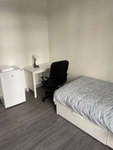 CH-2 Chambre toute équipée avec télévision
