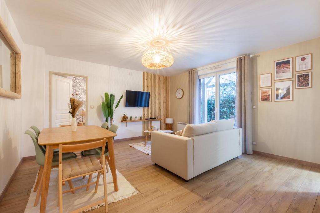 CH-6 Chambre toute équipée avec télévision 42100 Saint-Étienne