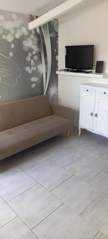 CH-9 Chambre toute équipée avec télévision 42100 Saint-Étienne