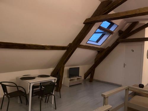 Chablis: grand studio en plein centre ville