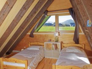 Chalet 70's cosy et rustique, vue et jardin !