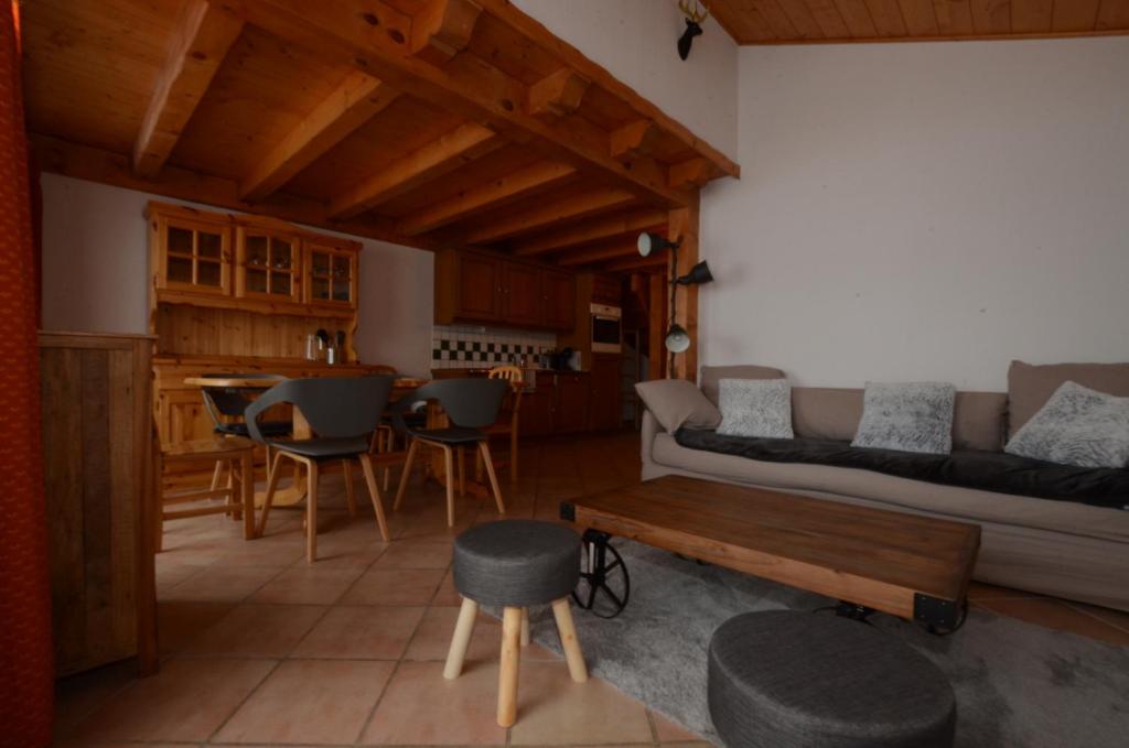 Appartement Chalet A, Village des Lapons Les Saisies, 3 chambres et 1 espace nuit mezzanine 122 Chemin de l'Echellier 73620 Les Saisies