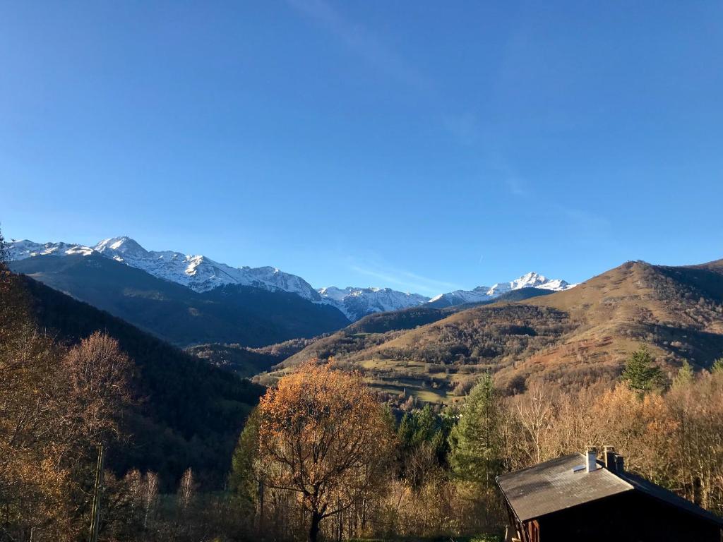 Chalet avec cheminée, calme et vue panoramique Quartier las Costes, 65200 Asté