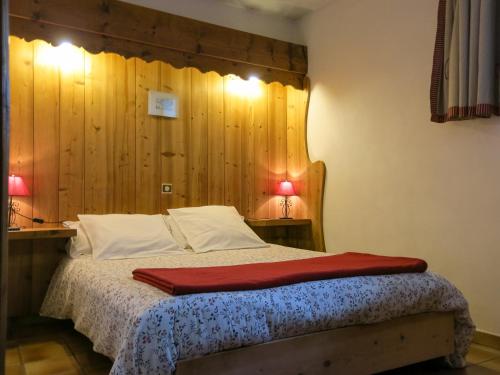 Chalet devant le bois