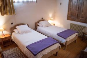Chalet devant le bois
