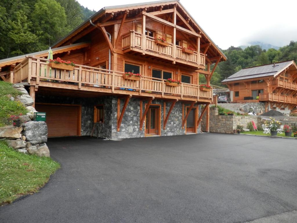 Appartement CHALET INDIVIDUEL TRES ENSOLEILLE AU CALME VUE IMPRENABLE 1010 Route d'Ublan 06660 Saint-Étienne-de-Tinée