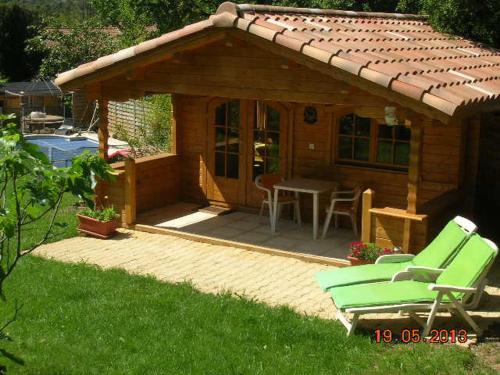 Chalet l'emiline , Gite climatisé au sud d'aix avec piscine