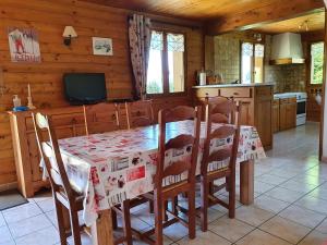 Appartement Chalet Les S'Nailles - Appartement 3 pièces dans chalet pour 6 personnes Chalet Les S'Nailles 174 route du Coin 73590 Notre-Dame-de-Bellecombe Rhône-Alpes