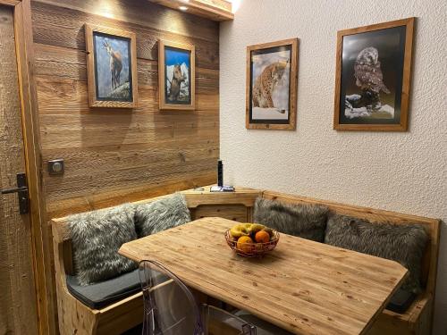 Chalet Olympie, Appartement avec balcon et vue montagne, ski aux pieds, Méribel-Mottaret