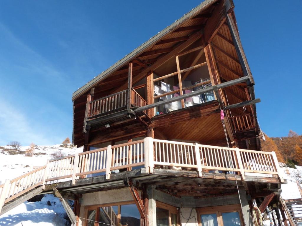 Appartement Chalet panoramique 491 rue de la liberté 05350 Château-Ville-Vieille