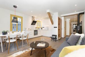 CHALET SUISSE - Alpes Travel - Central Chamonix - sleeps 4