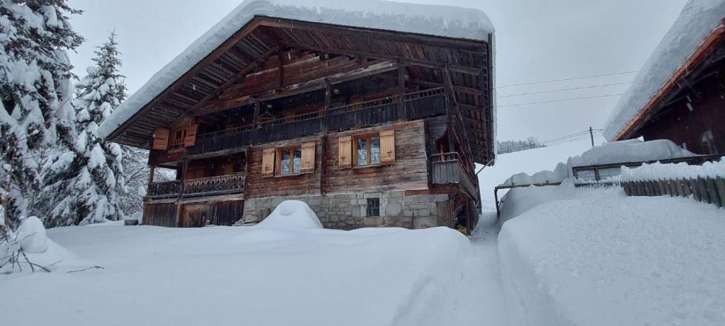 Appartement CHALET VENDEE-NEIGE Appartement CHARMIEUX 6 places 3 chambres 350 Route de l'Arbelay 74450 Le Grand-Bornand