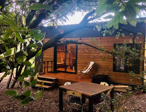Chaleureuse Tiny house, au calme, sous les chênes