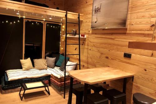 Chaleureuse Tiny house, au calme, sous les chênes