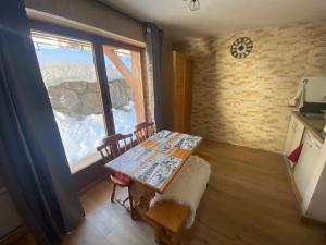 Chaleureux appartement rénové ambiance chalet