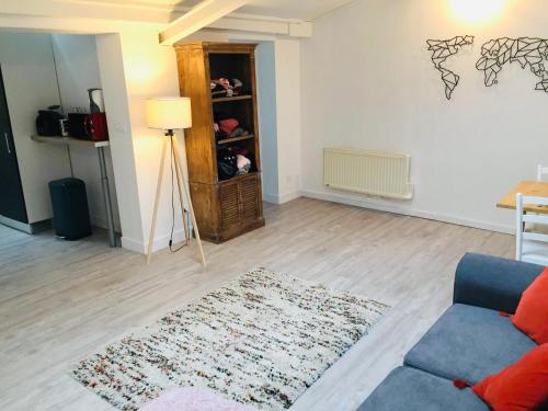 Chaleureux et spacieux appartement de centre-ville - Lit King Size - NETFLIX
