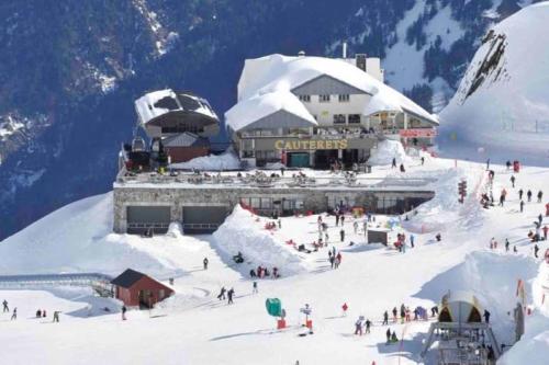 Chaleureux studio familal en centre ville avec vue sur les montagnes