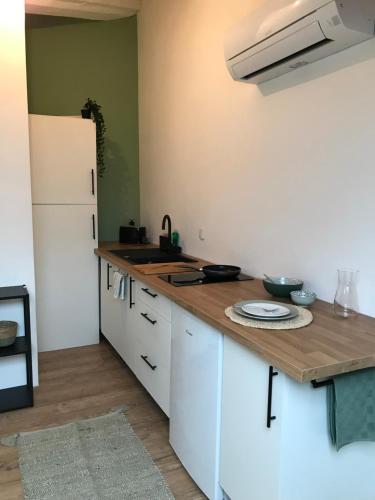 Chaleureux studio mansardé - cœur de ville de Sète
