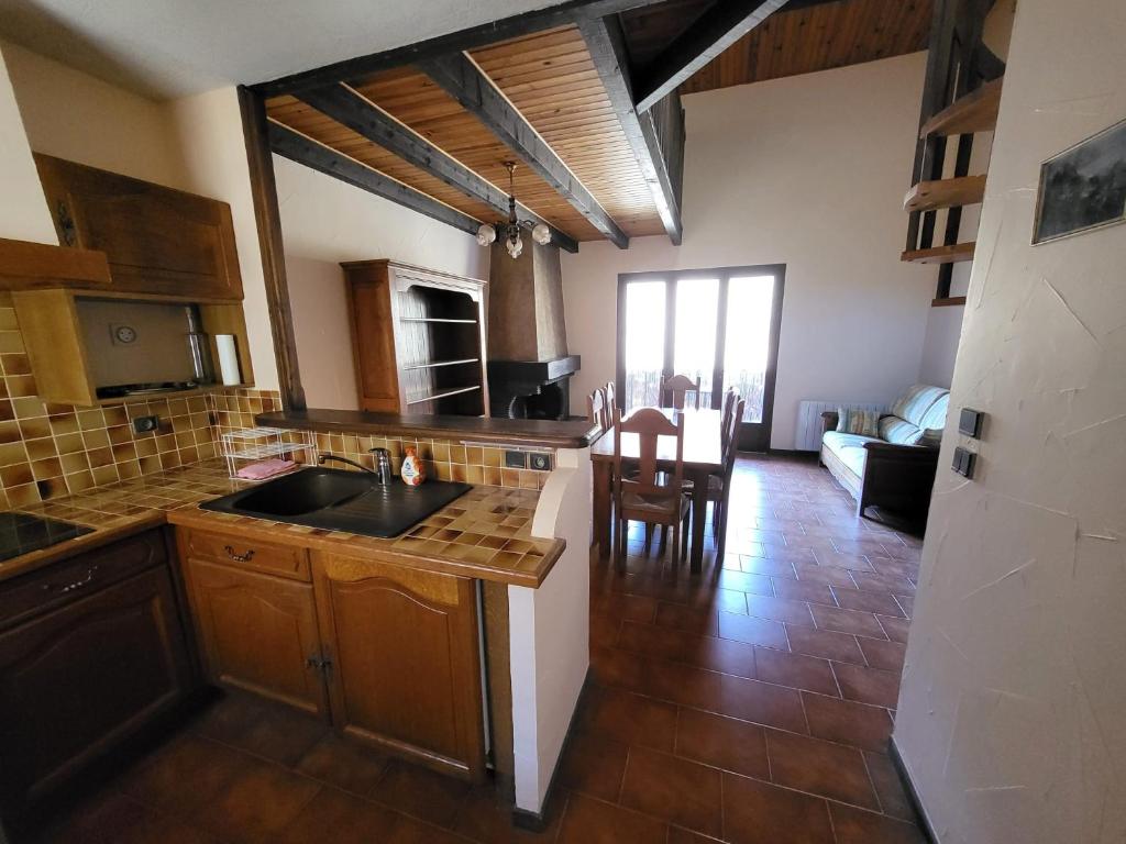 Appartement Chaleureux studio-mezzanine 1er étage La Colombera, avenue de la 1ère Division Française Libre - 06430 Tende